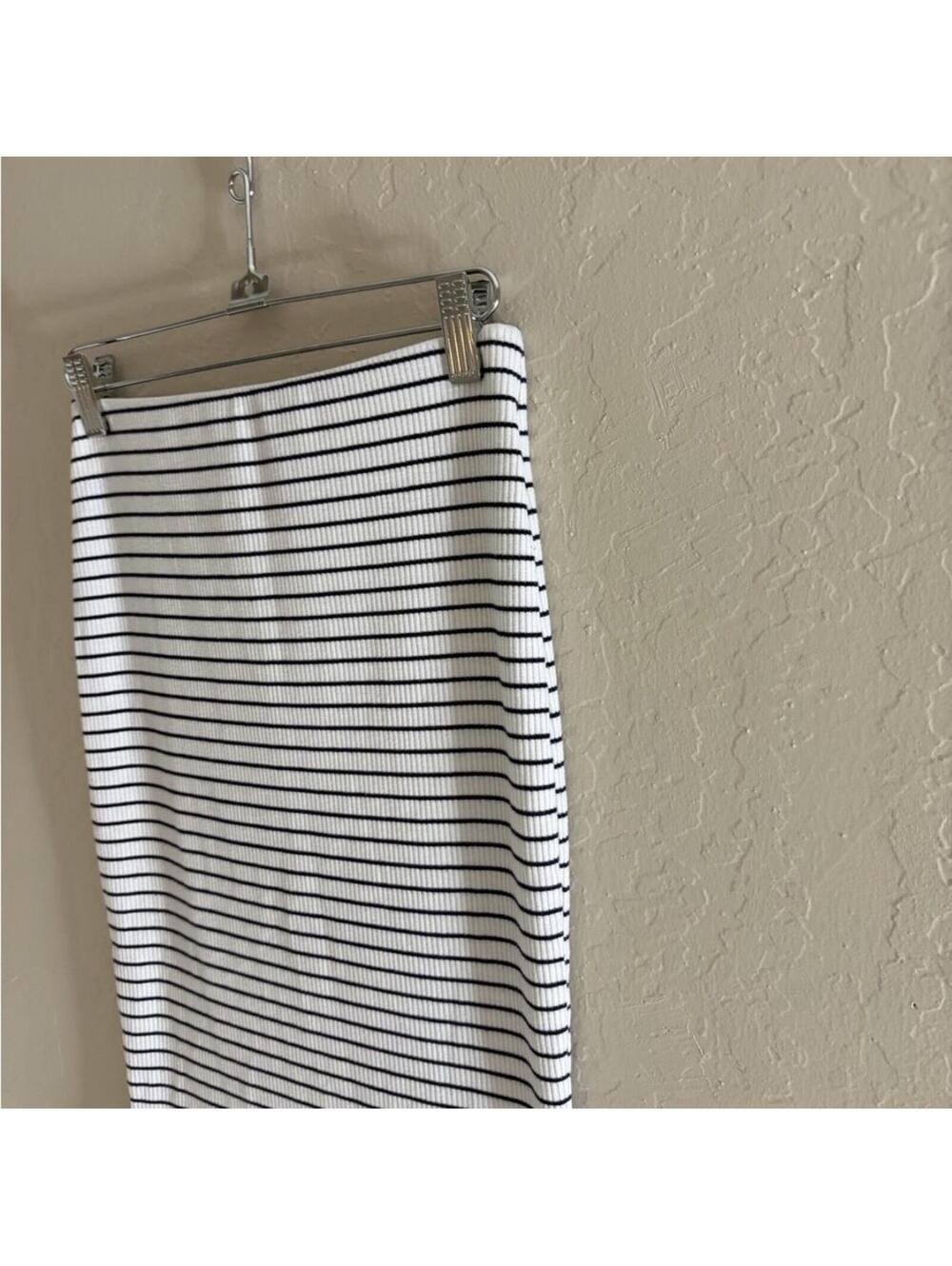 Forever 21 Striped Pencil Skirt